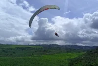 Paralayang Kayu Aro Kerinci, Sensasi Menikmati Keindahan Alam dari Ketinggian (Foto: Nanda Pj)
