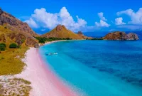 Pesona Pulau Padar dan Pantai Merah, Surga Wisata Alam di Labuan Bajo (Foto: Ist)