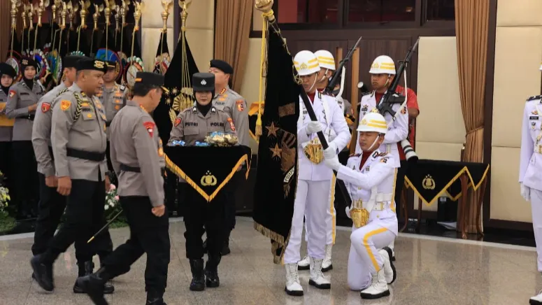 Kapolri Jenderal Polisi Listyo Sigit Prabowo saat prosesi Penyucian Panji Rastra Sewakottama (Foto: Dok. Humas Polri)