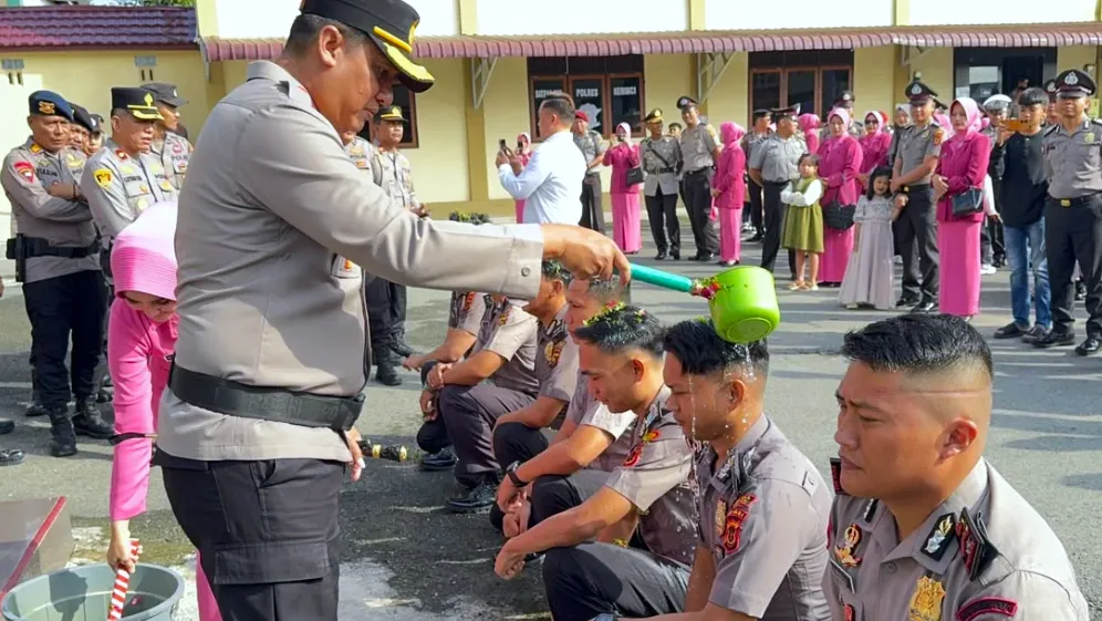 Prosesi kenaikan pangkat jajaran polres Kerinci (Foto: Desi Hermila/RRI)
