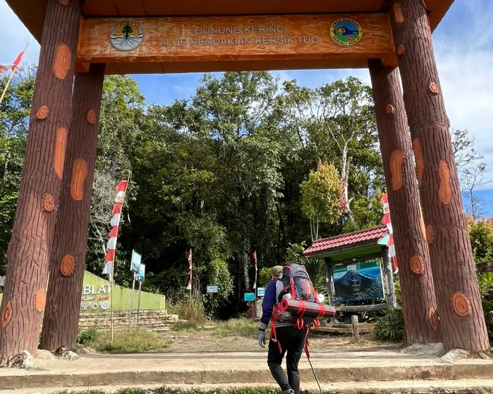 Jalur pendakian gunung kerinci via kersik tuo (Foto: Feby)