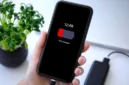 Ilustrasi baterai smartphone cepat habis (Foto: iStockphoto/Prykhodov)