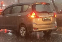 Lampu Hazard yang menyala saat kondisi hujan (Foto: daafa alhaqqy/KOMPAS)