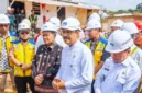 Menteri Sosial Saifullah Yusuf meninjau progres pembangunan Sekolah Rakyat permanen di Kelurahan Bagan Pete, Kota Jambi (Foto: Dok. Kemensos) 
