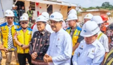 Menteri Sosial Saifullah Yusuf meninjau progres pembangunan Sekolah Rakyat permanen di Kelurahan Bagan Pete, Kota Jambi (Foto: Dok. Kemensos) 