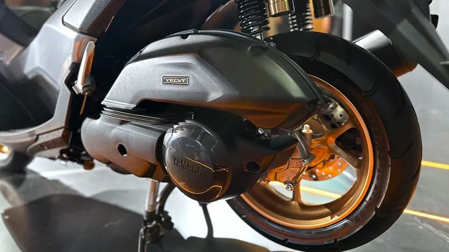 Penyebab Roda Belakang Yamaha NMAX Goyang Saat Melaju (Foto: autofun)