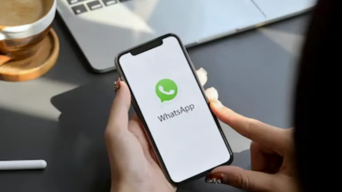 Ilustrasi WhatsAp (Foto: Freepik/thanyakij-12)