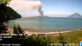 Gunung Anak Krakatau mengalami erupsi (Foto: Magma ESDM)