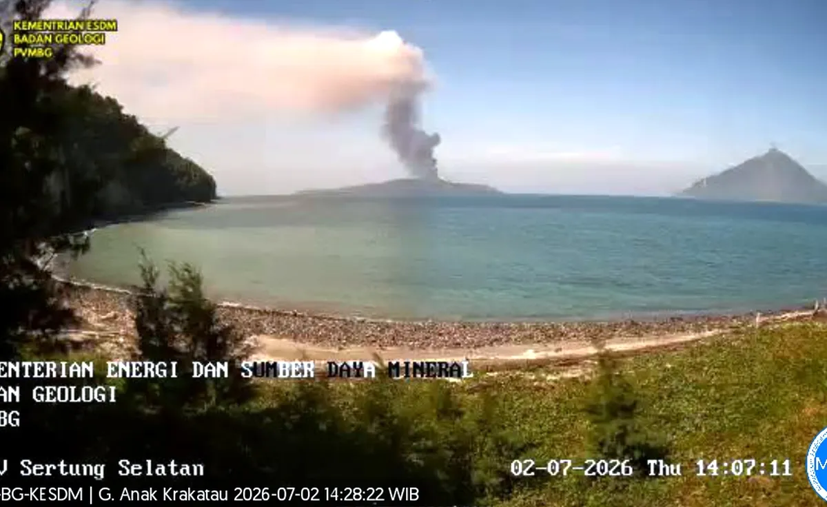 Gunung Anak Krakatau mengalami erupsi (Foto: Magma ESDM)