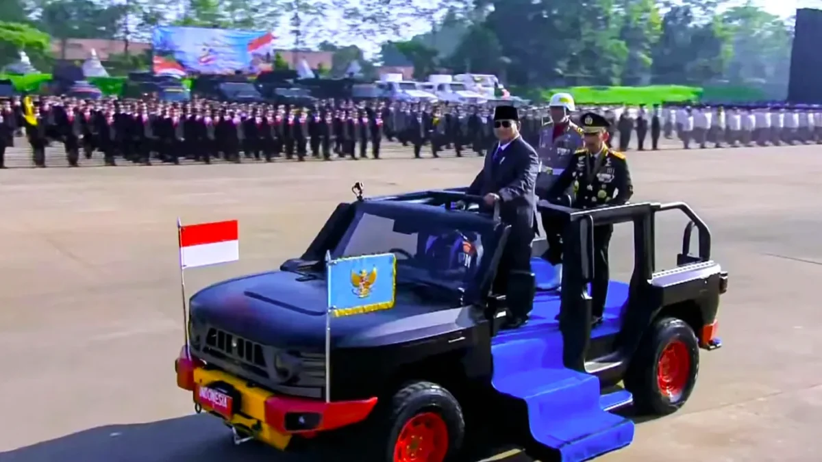 Hari Bhayangkara ke-80: Presiden Prabowo Tinjau Pasukan dengan Kendaraan Maung (Foto: tangkapan layar YouTube Sekretariat Presiden)