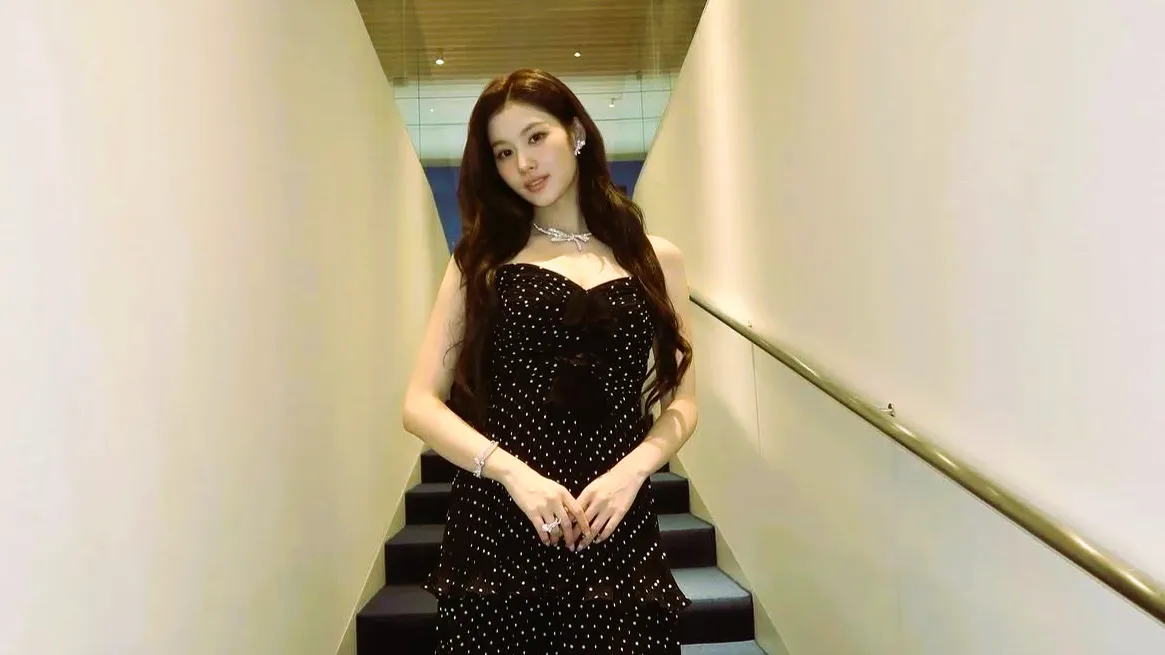 Sana, anggota girl group TWICE (Foto: Instagram - @m.by__sana)