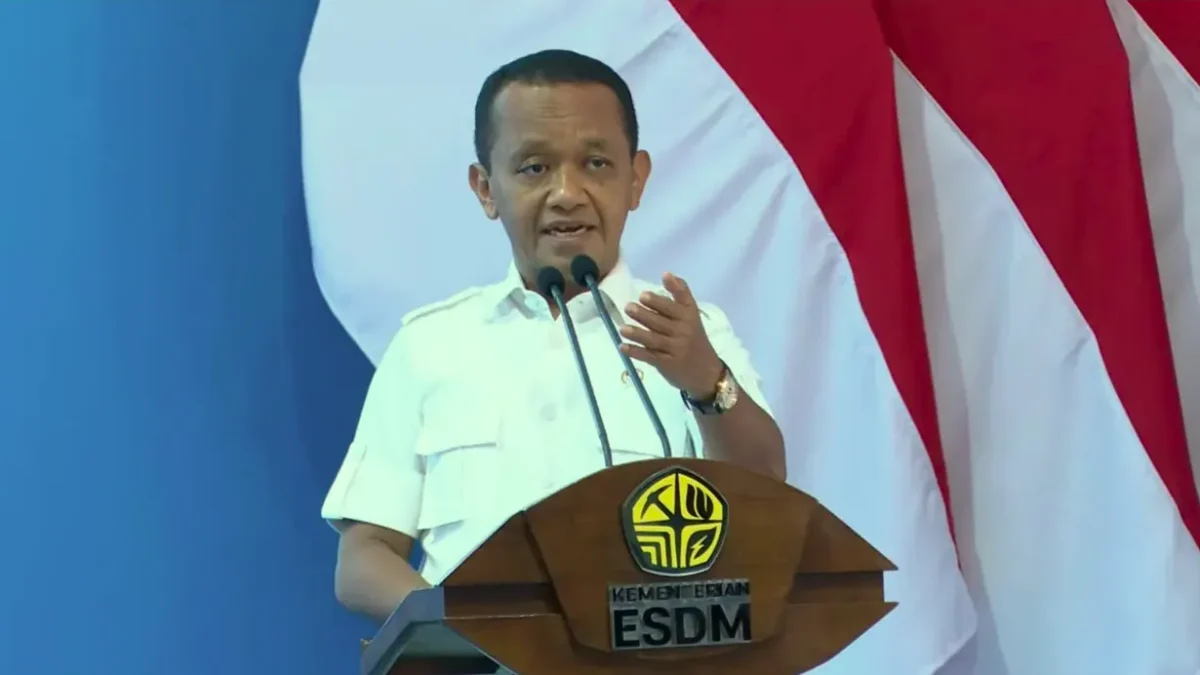 Menteri ESDM Bahlil Lahadalia saat memberikan sambutan pada peluncuran program Biodiesel B50 di Karawang, Kamis (9/7/2026).(Tira/Liputan6)