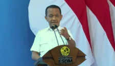Menteri ESDM Bahlil Lahadalia saat memberikan sambutan pada peluncuran program Biodiesel B50 di Karawang, Kamis (9/7/2026).(Tira/Liputan6)