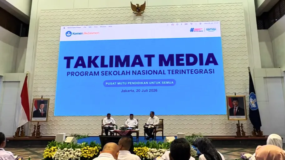 Acara Taklimat Media Penyelenggaraan Sekolah Nasional Terintegrasi (SNT), Gedung Kemendikdasmen, Jakarta, Senin (20/7). (Foto: Kevin Daniel/kumparan)